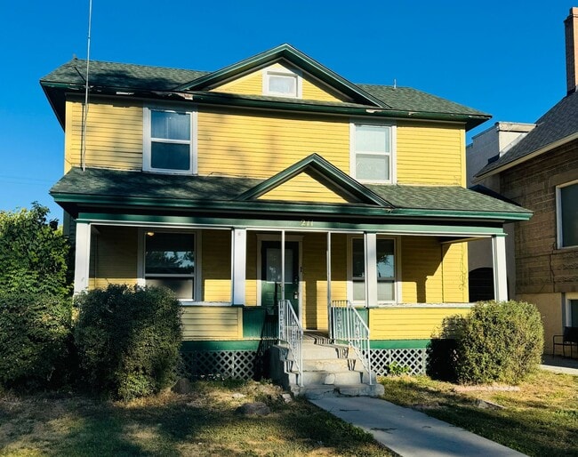 Building Photo - 211 15th Ave S