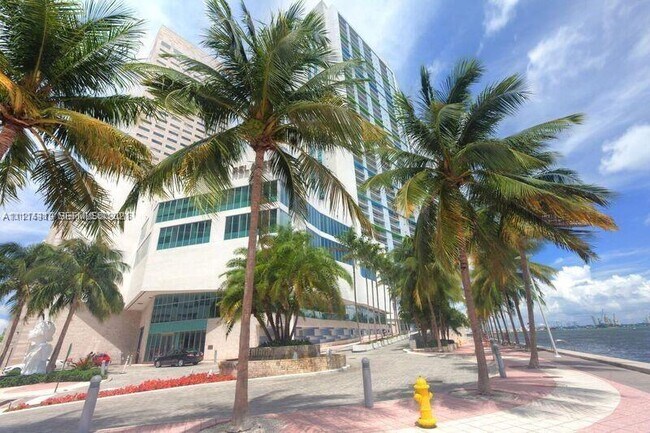 Foto del edificio - 335 S Biscayne Blvd