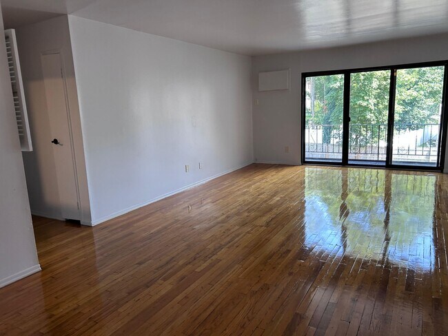 Foto del edificio - Hampshire Court Apartments