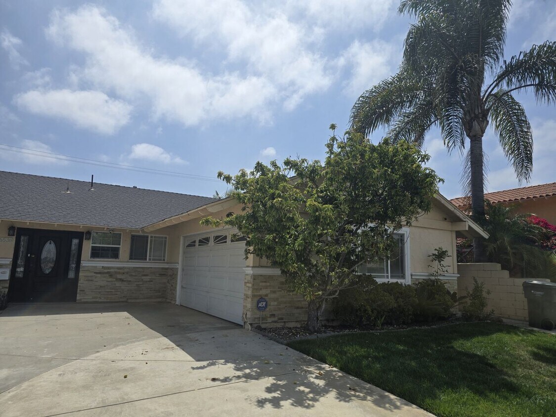 Foto principal - Comfortable 4-Bedroom Home in Peaceful Fou...