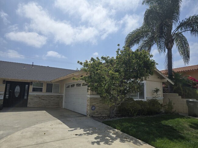 Comfortable 4-Bedroom Home in Peaceful Fou... - Comfortable 4-Bedroom Home in Peaceful Fou...