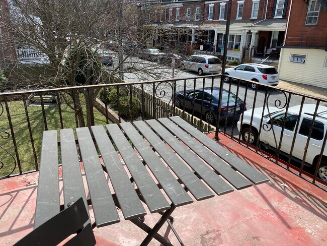 Roof Deck - 536 W Lemon St