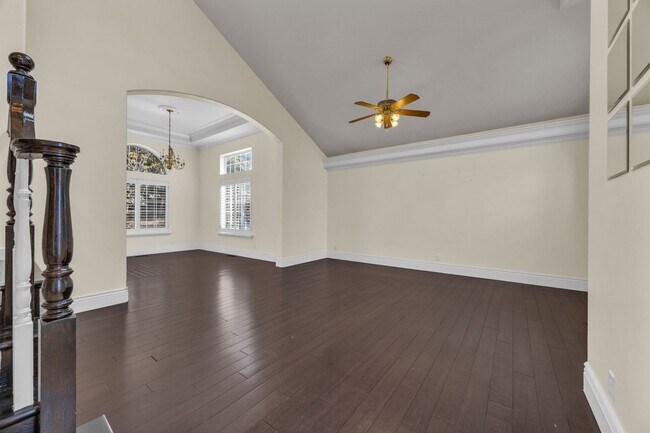 Building Photo - Spacious 5 Bedroom Home in Great Neighborhood in Layton!