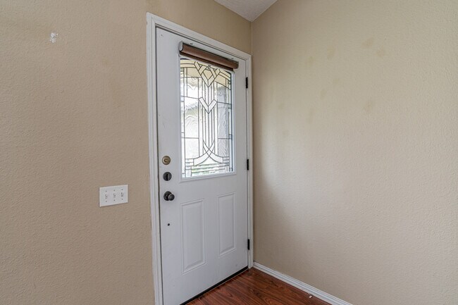 Building Photo - 9114 Chinon