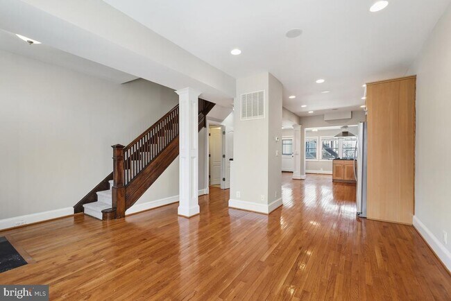 Foto del edificio - 249 11th St SE