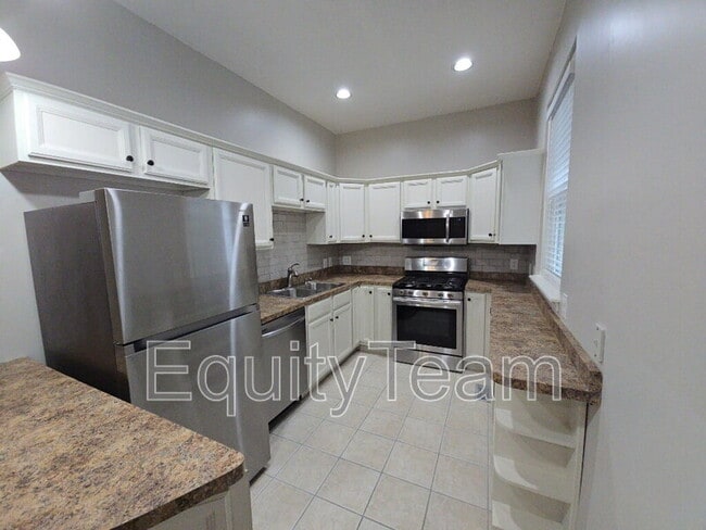 Building Photo - 568 Delta Ave