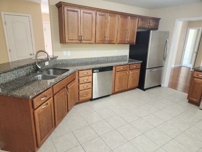 Foto del edificio - 7785 Briarcreek Rd N