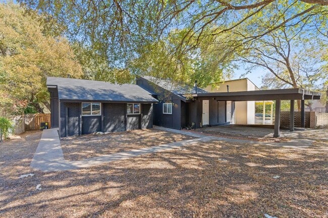 Building Photo - 1508 Rockdale Cir