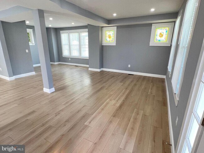 Foto del edificio - 3119 Harview Ave