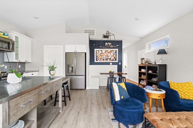 Building Photo - 918 St Peter St