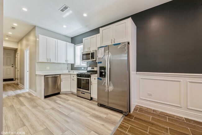 Building Photo - 2141 N Laramie Ave