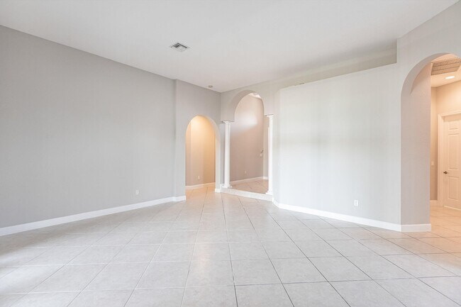 Building Photo - 479 Pine Tree Ct