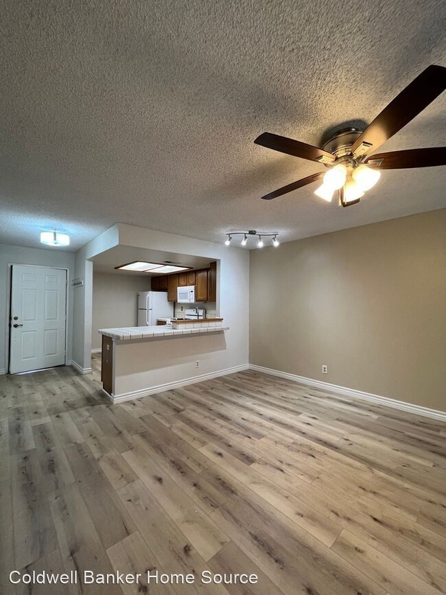 Building Photo - 2 br, 2 bath House - 19061 Elm Dr.