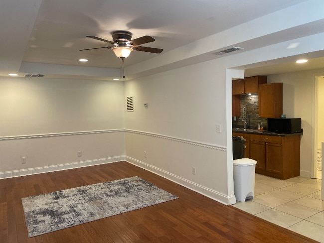 Building Photo - 1302 Brookview Ln