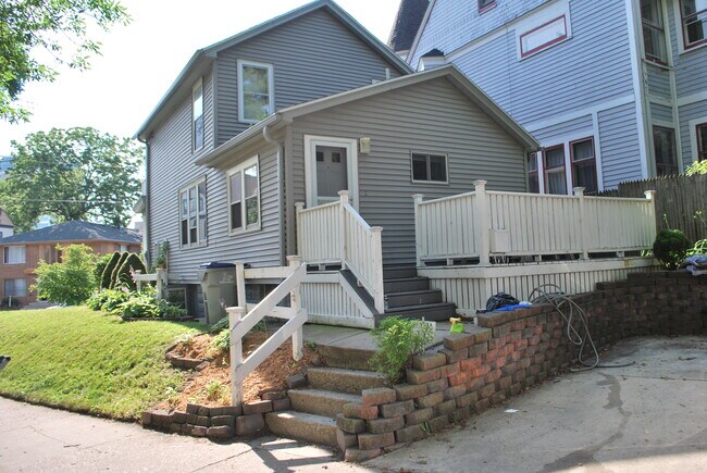 Back Entrance on Lyon - 1463 N Franklin Pl