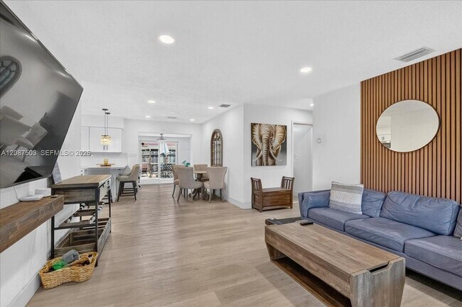 Building Photo - 1131 N 75th Ave
