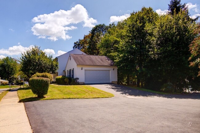 Building Photo - 3 Bedroom 2.5 Bath SFH in Fairfax for Rent!