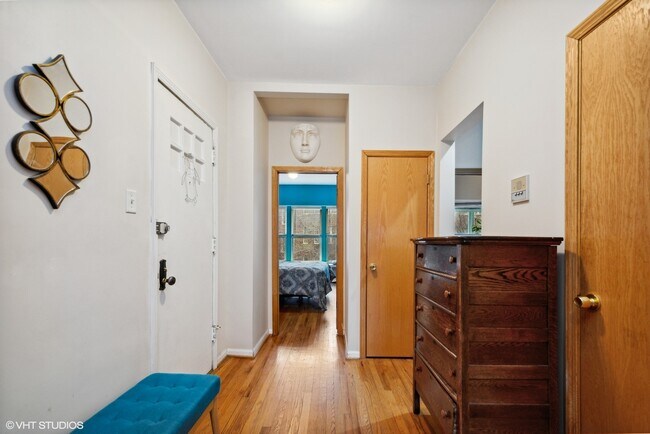 Building Photo - 7023 N Paulina St