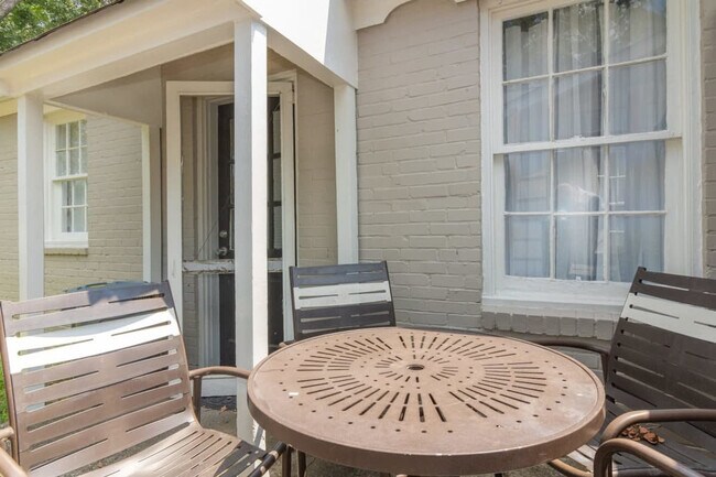 Foto del edificio - 3912 Crestview Dr