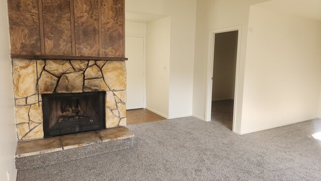 Building Photo - 1271 Rayburn Dr