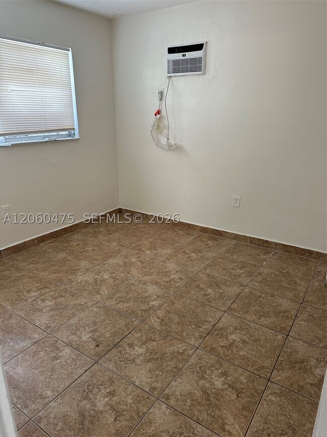 Building Photo - 238 SW 18th Ave