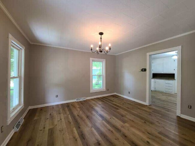 Building Photo - 206 W Sangamon St
