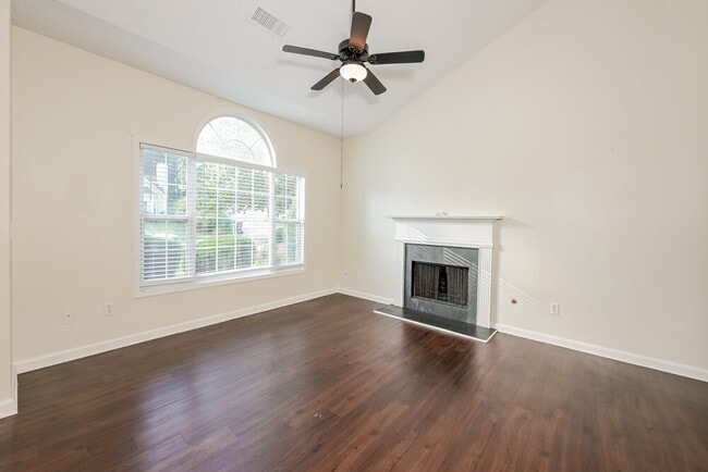 Building Photo - 2770 Lake Park Ridge W