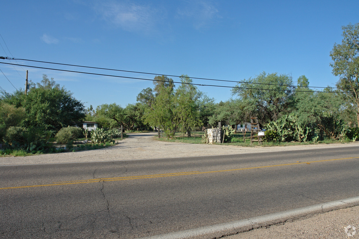 Building Photo - Tanque Verde Ranch