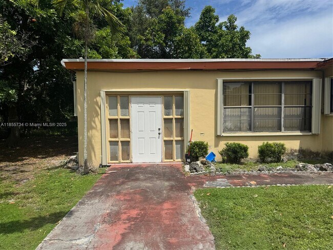 Foto del edificio - 401 NE 174th St