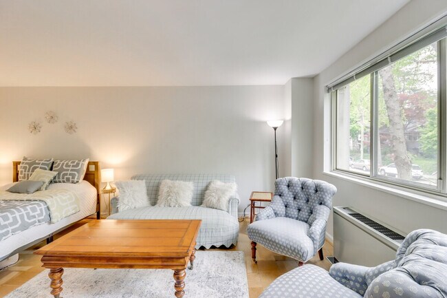 Foto del edificio - 2710 Macomb St NW