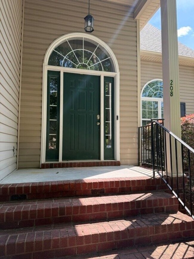 Foto del edificio - 4 Bed/2.5 Bath Home - Desirable Glen Laurel Subdivision - CBA School District