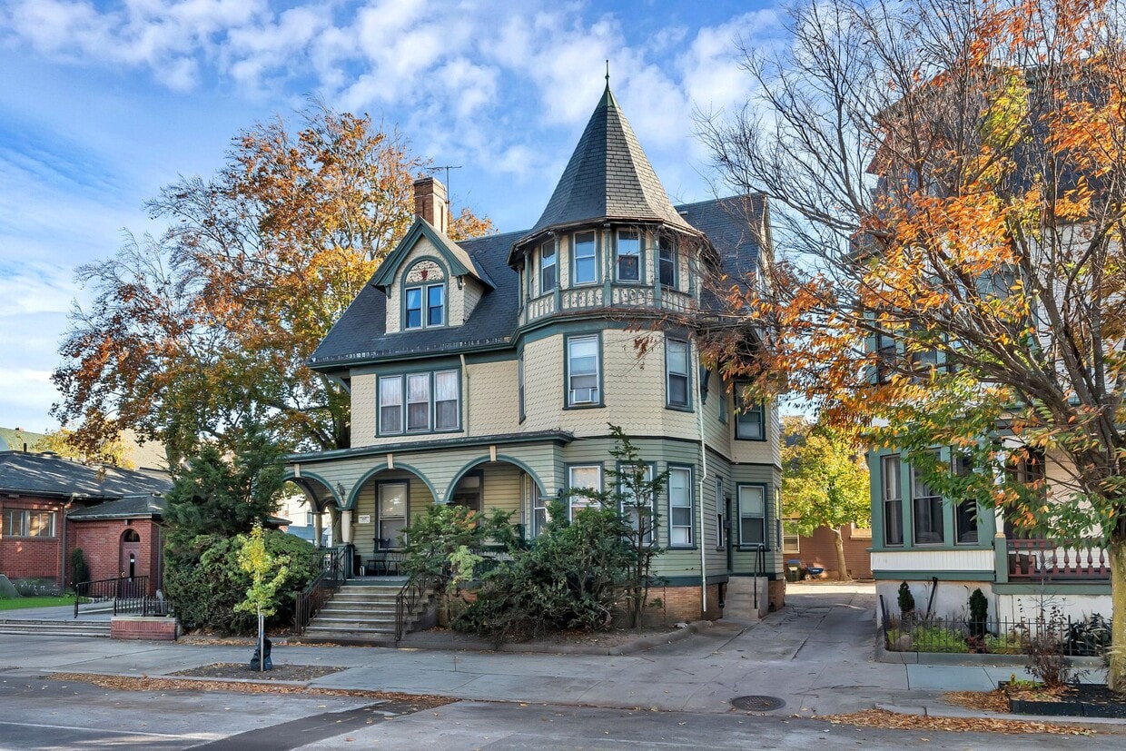 Photo - 372 Broadway (Providence, RI)