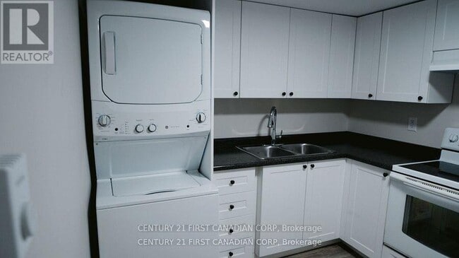 Building Photo - 1072 Jalna Blvd