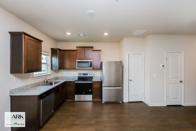 Building Photo - 608 Highwood Ln