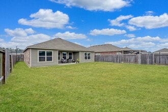 Building Photo - 15127 Willow Tree Ln