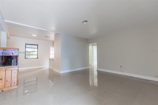 Foto del edificio - 14601 NW 10th Ave