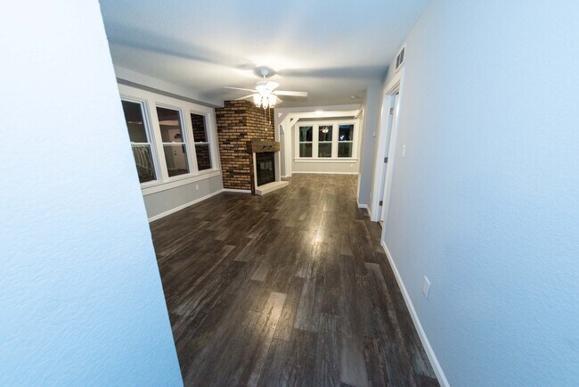 Comedor/Sala de estar - 3834 E Edgerton Ave