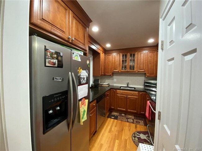 Building Photo - 6 Silvermine Ave