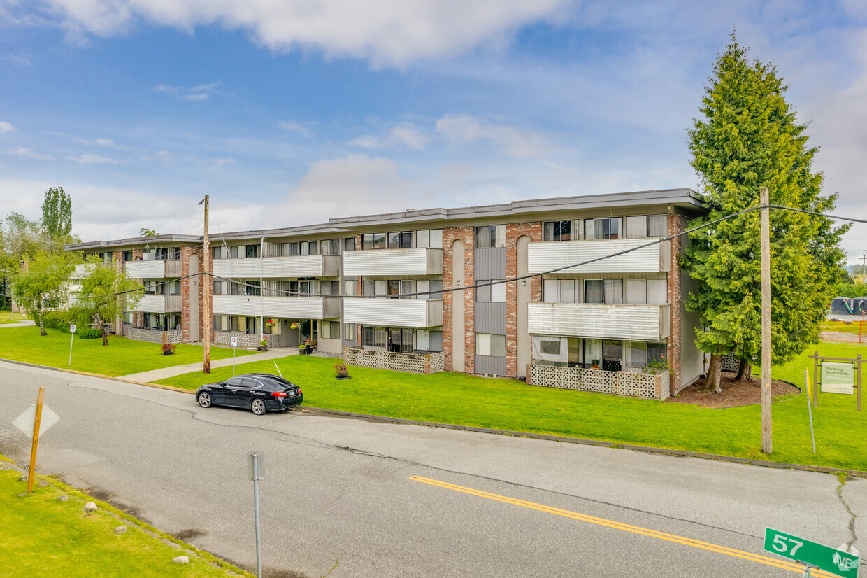 Primary Photo - Benberg Apartments