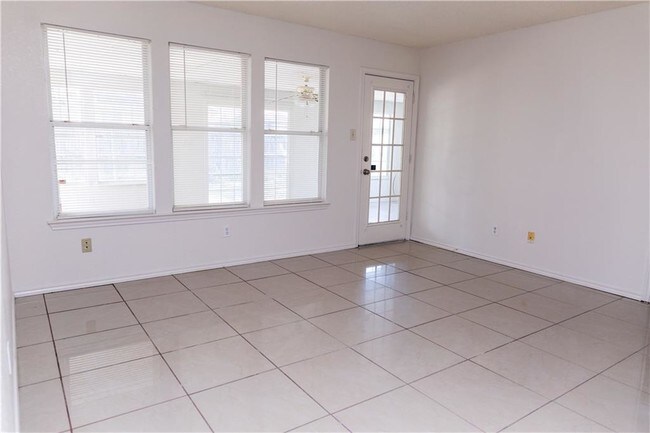 Building Photo - 1114 Princeton Pl