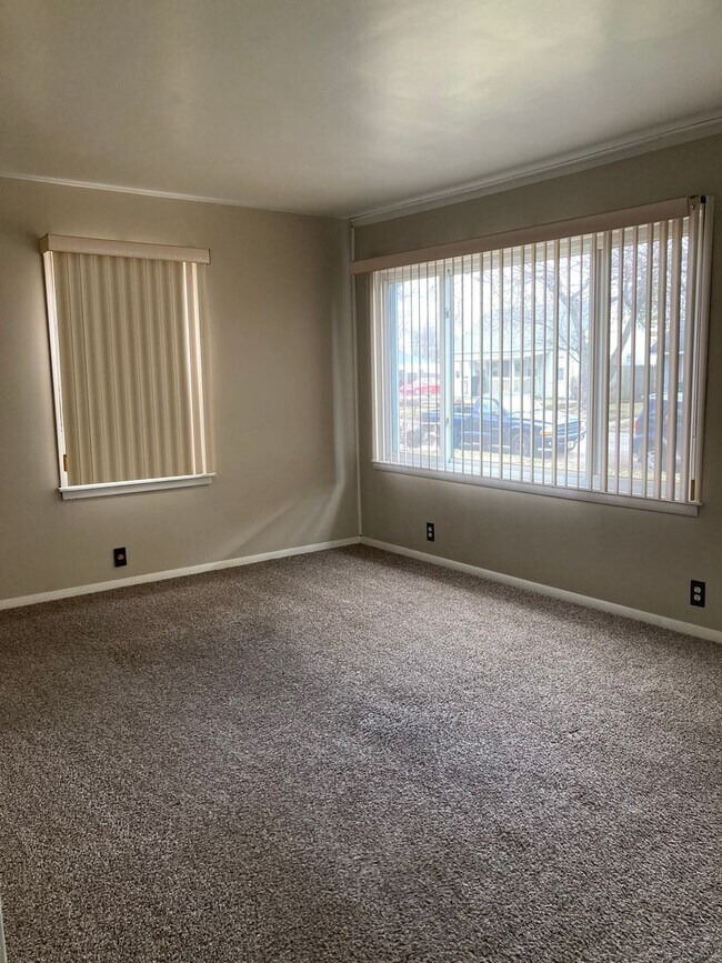 Foto del edificio - 2 bedroom with garage and fenced back yard
