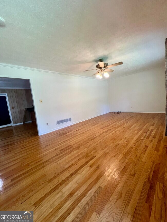 Foto del edificio - 6695 Courtney Dr