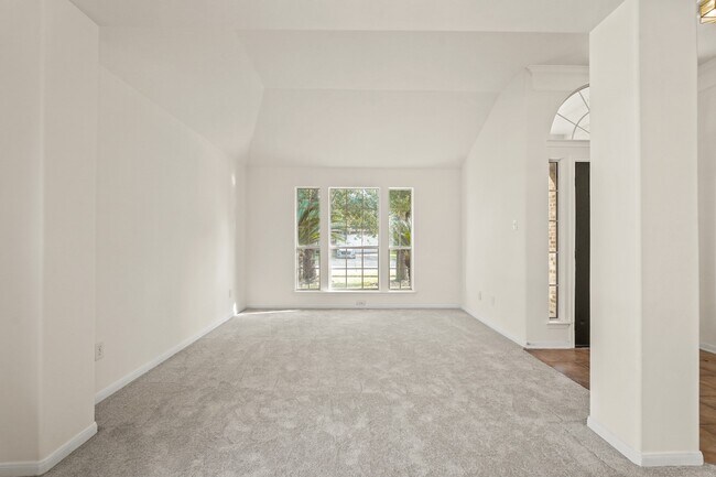 Foto del edificio - 1627 Pebble Brk