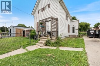 Building Photo - 118 Talfourd St