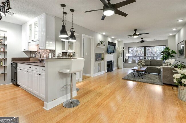 Foto del edificio - 1110 Pine Heights Dr NE