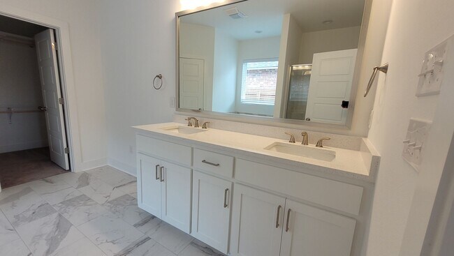 Foto del edificio - Beautiful 4 bedroom in Baton Rouge
