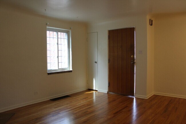 Foto del edificio - Charming 2 BR/1 BA House in the Hale/Mayfair Neighborhood!