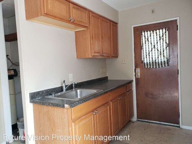 Building Photo - 3 br, 1 bath House - 302 Saint Jude Ave