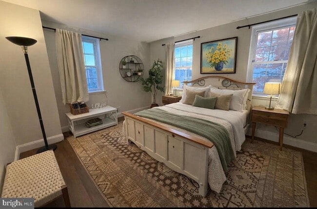 Building Photo - 1554 N Lawrence St