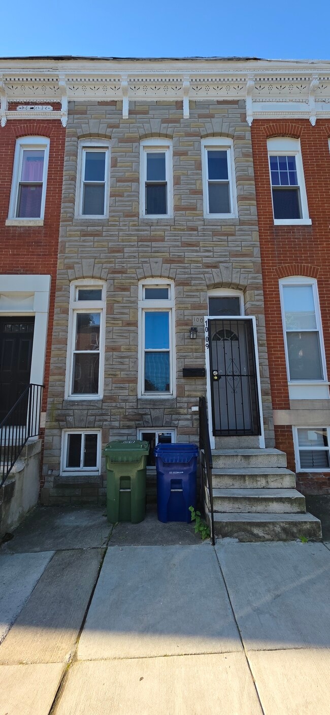 Building Photo - 1009 W Fayette St
